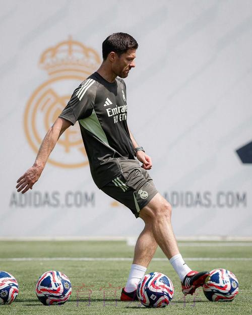 分析师：阿隆索在药厂有真正的边后卫 在皇马没有